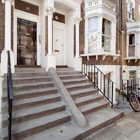 Bright Gratton Road Apartment London Exteriör bild