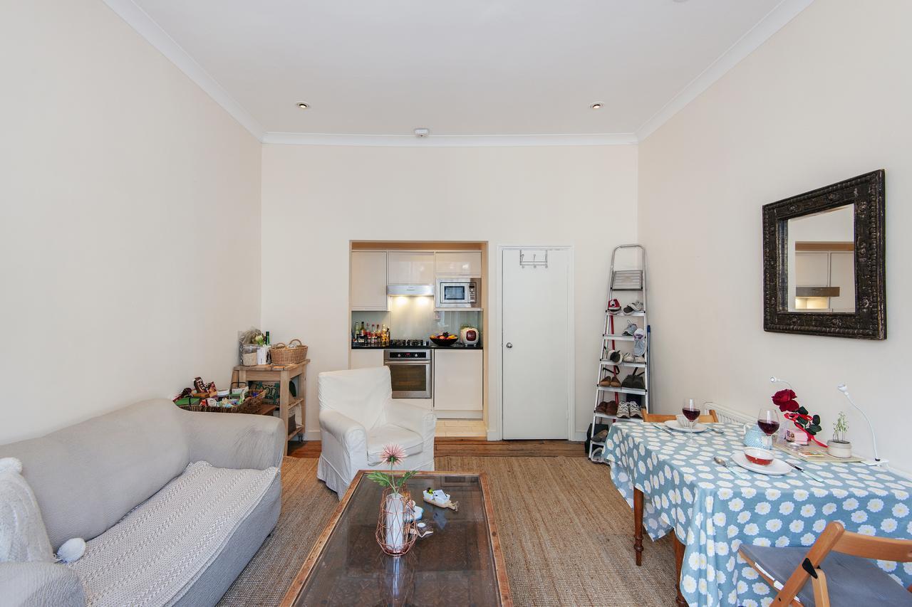 Bright Gratton Road Apartment London Exteriör bild