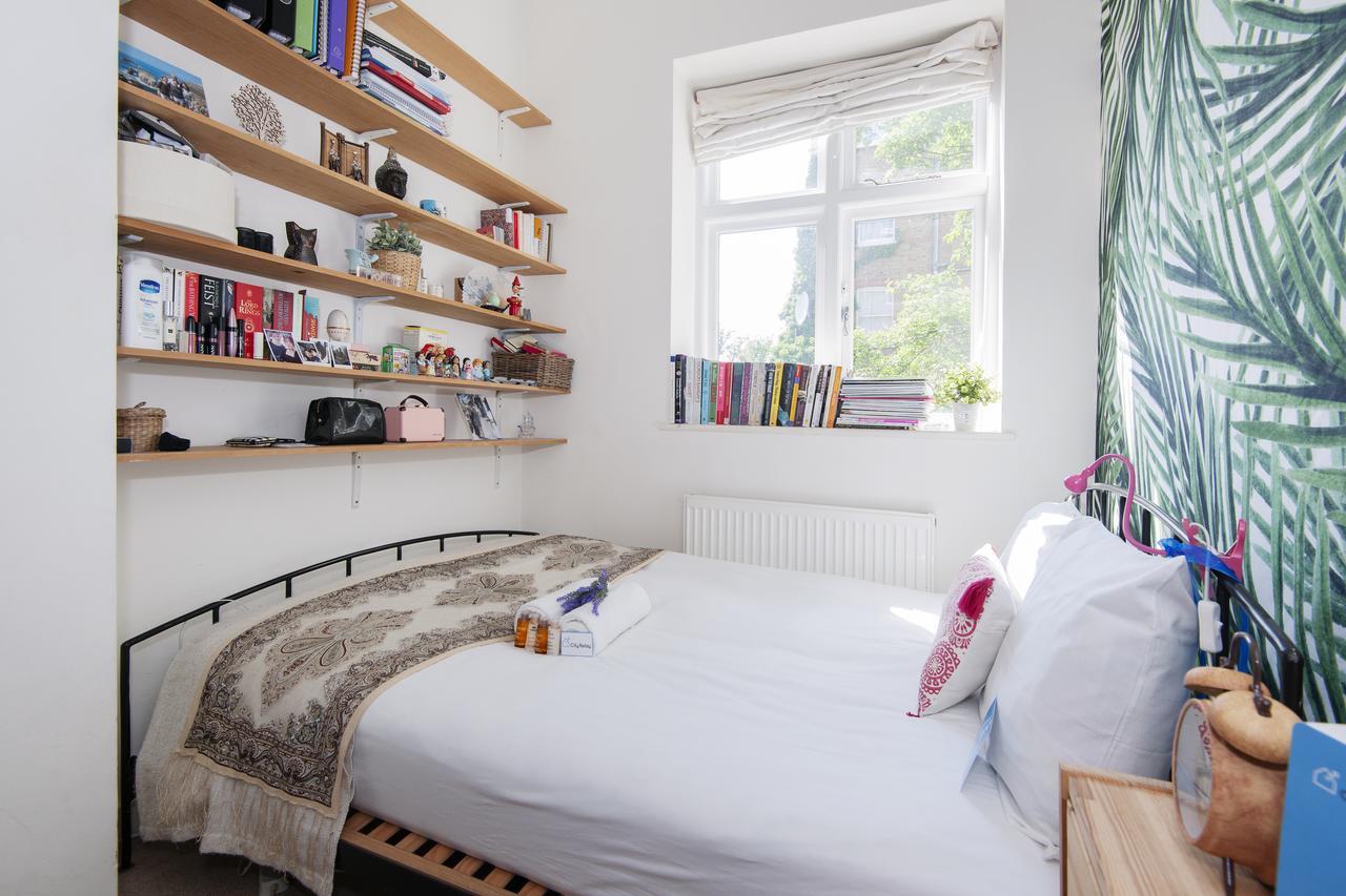 Bright Gratton Road Apartment London Exteriör bild